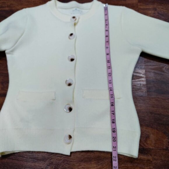 Quiet Luxury Preppy Button Front Cardigan Sweater Minimalist Cream Womens XS/S - Picture 9 of 11